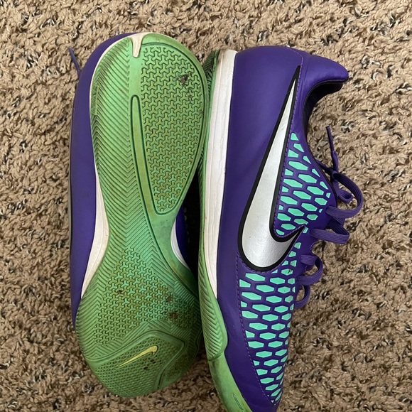 NIKE RUNNING SHOES 💚💜 - Picture 3 of 5